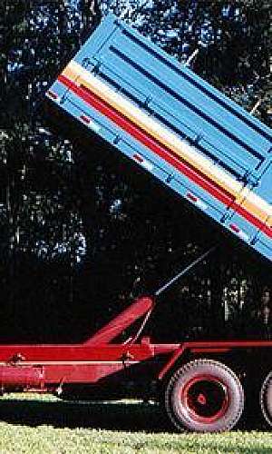 Caçamba basculante com munck Caçamba basculante com munck