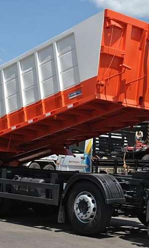 Caçamba basculante roll on Caçamba basculante roll on