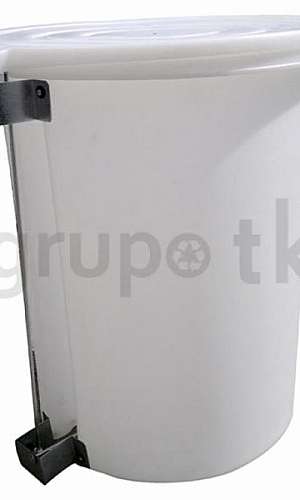 Lixeira com tampa e pedal Lixeira com tampa e pedal