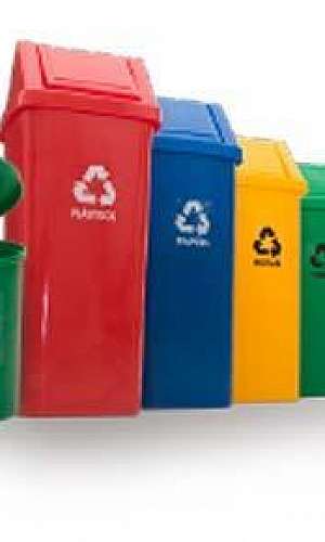 Lixeira plastica com pedal 20 litros Lixeira plastica com pedal 20 litros