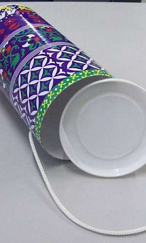 Tubo de papelão com tampa plástica Tubo de papelão com tampa plástica