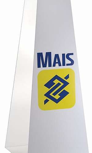 Urnas no formato pirâmide Urnas no formato pirâmide